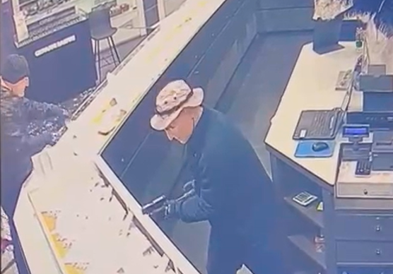 Un’immagine del video della rapina