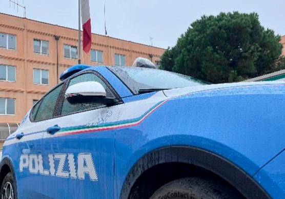 Lugo, finge il bonifico da 50mila euro e ruba il camper