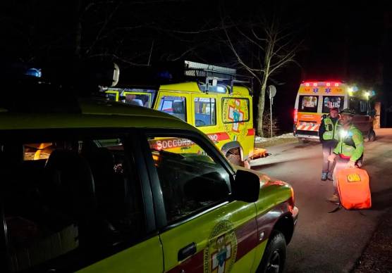 Santa Sofia, cade mentre dorme nel letto a castello al rifugio e si rompe una costola: nella notte arrivano i soccorsi in mezzo alla neve