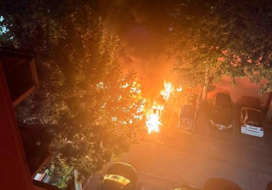 Le fiamme in via Diaz