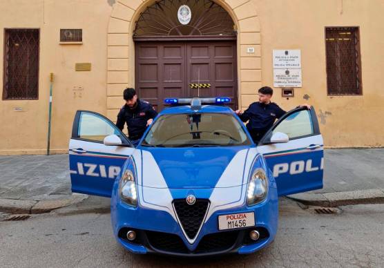 Imola, una donna e un uomo vogliono togliersi la vita, gli agenti li calmano e li mettono in salvo