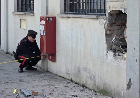 Santarcangelo, due boati nella notte. Assalto al Postamat, i banditi ripresi in un video VIDEO