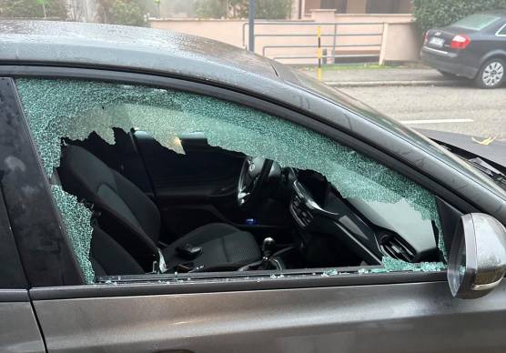 Ravenna, vetri rotti e furto: danneggiate circa 40 auto