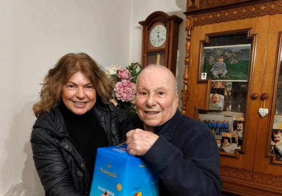Forlì, il Comitato Romiti consegna panettoni agli anziani del quartiere