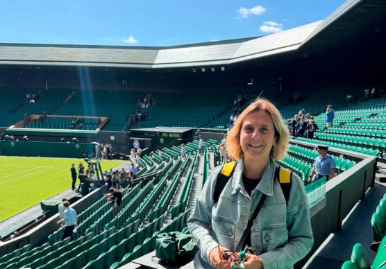 Raffaella Reggi versione giornalista sul prestigioso Centre Court di Wimbledon