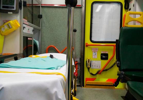 Morti sospette a Forlì, l’operatore della Cri al collega: «Mettiti alla guida che vado dietro»