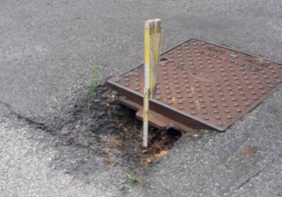 Misano, cade a causa di un tombino malmesso e si ferisce: ragazza risarcita di quasi 15mila euro dal Comune