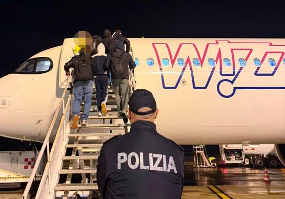 Rimini, espulsi dall’Italia gli autori della folle fuga di settembre sull’auto