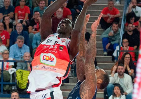Assane Sankare nel match di mercoledì con Bergamo foto morosetti
