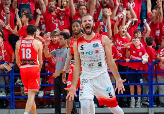 Alessandro Grande, un ex molto amato dai tifosi biancorossi foto morosetti