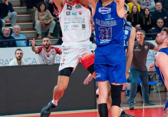 A sinistra il tabellone dei play-off con i quarti di finale che scattano oggi