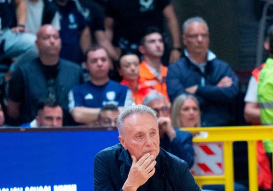 Piero Bucchi durante il quarto di finale tra Rimini e Brindisi foto morosetti