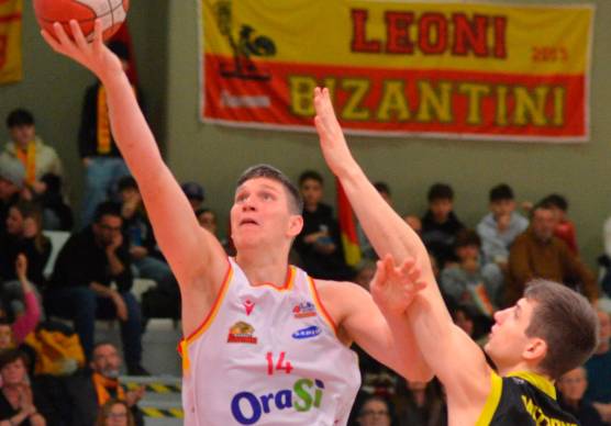 Rolandas Jakstas ha realizzato 19 punti (foto Massimo Fiorentini)