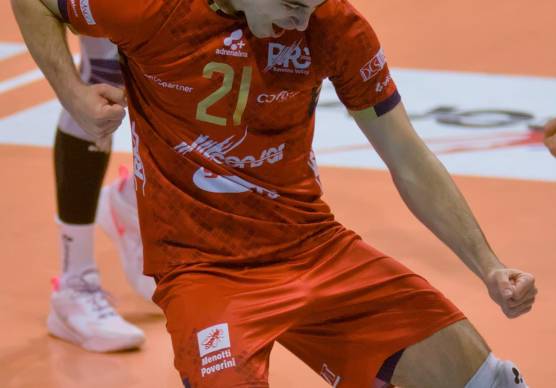 Lo schiacciatore bulgaro Samuil Valchinov esulta foto MASSIMO FIORENTINI