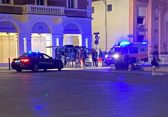 Sul posto sono intervenuti carabinieri, polizia locale e 118