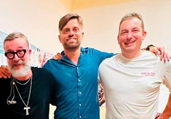Daniele Galloppa tra il cantante Marco Masini e l’amico Michele Berti