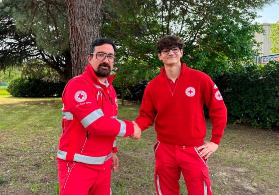 Il presidente del Comitato di Cesena della Croce Rossa Italiana Paolo Ricci con il volontario Giulio Foschi