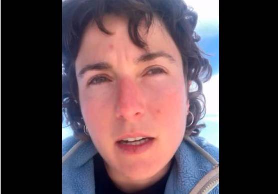 Rimini, l’attivista Lola Fabbri con la Flotilla verso Gaza: «Droni sopra le nostre imbarcazioni. Temiamo di essere arrestati»