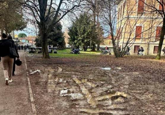 Il fango attorno all’Istituto Versari Macrelli