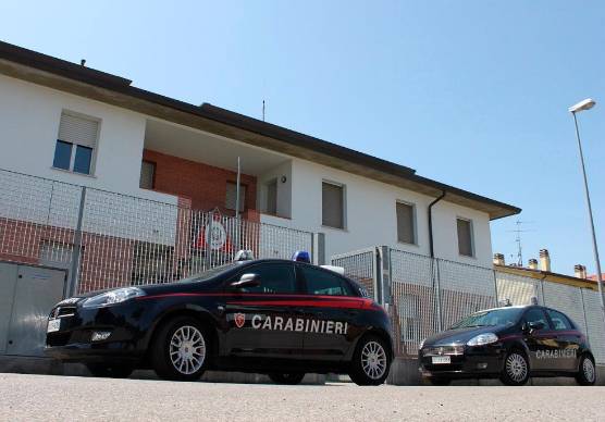 Massa Lombarda, ruba una borsa e fugge in auto: arrestato in base al nuovo decreto