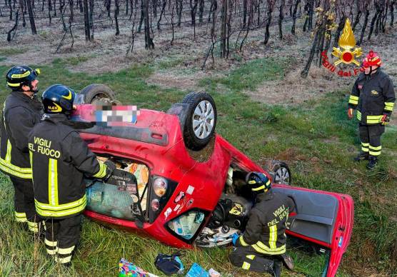 Forlì, pauroso incidente: si ribalta con l’auto, disabile soccorso dai Vigili del Fuoco