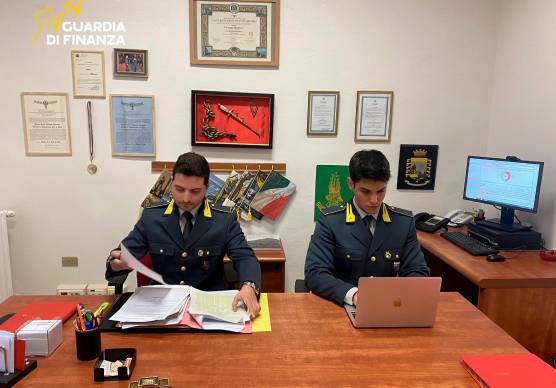 Imola, marito e moglie nullatenenti con il sussidio, ma nascondevano 120mila euro di guadagni al Fisco