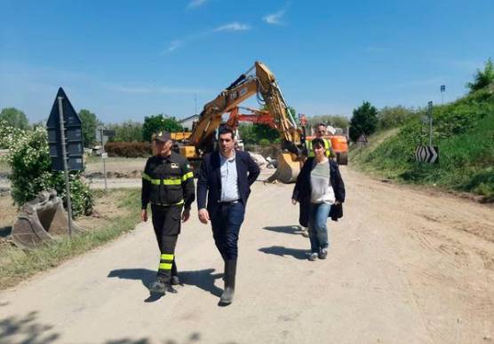 Michele De Pascale durante un sopralluogo del 2023 (Fiorentini)