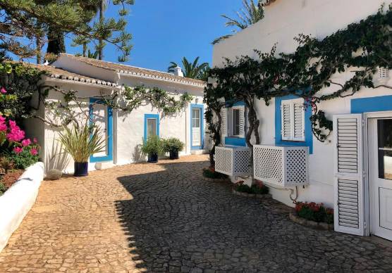 La Nuova Dolce Vita: i Romagnoli Trovano una Seconda Casa sulla Costa Portoghese