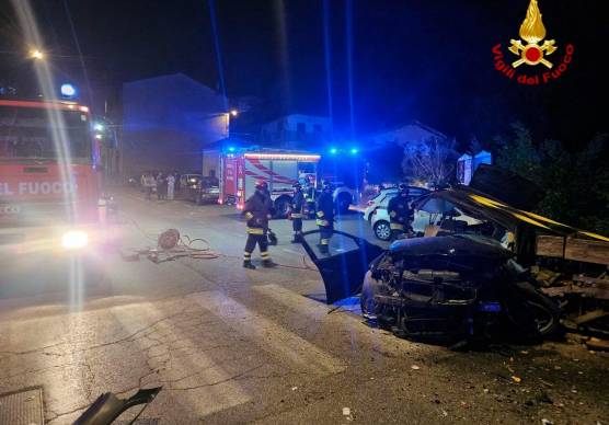 Modigliana, incidente nella notte: l’auto si schianta contro un muretto, gravissima una donna di 41 anni