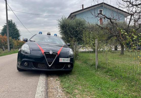 I carabinieri nella zona dove è avvenuto il fatto