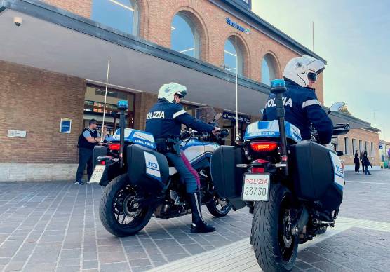 Ravenna, si masturba sul treno: multa da 10.000 euro
