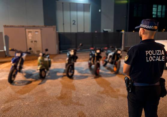 Alfonsine, impennate ed evoluzioni pericolose: sequestrati 5 motorini. I genitori dei minori rischiano la patente