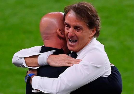 Gianluca Vialli e Roberto Mancini dopo la vittoria degli azzurri agli Europei 2021