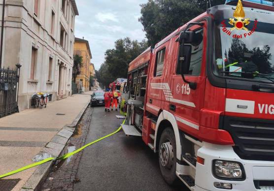 I vigili del fuoco in viale della Libertà