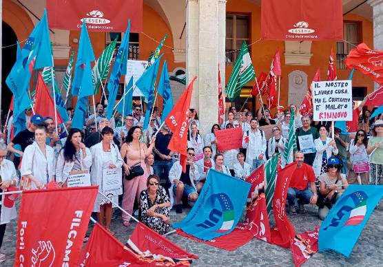 I manifestanti in piazza del Popolo