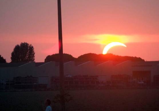 Il momento dell’eclissi (fotoservizio Massimo Fiorentini)