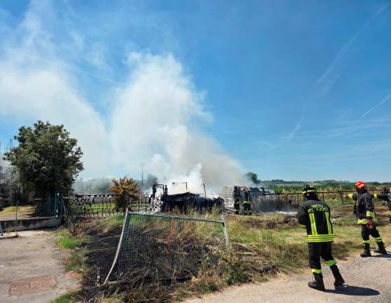 Poggio Torriana, incendio: a fuoco un furgone e un container - Gallery