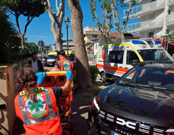 Rimini, principio di incendio, evacuata la casa di riposo VIDEO GALLERY