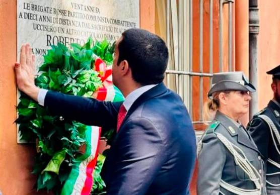 Il presidente della Regione Michele De Pascale ha reso omaggio al senatore Roberto Ruffilli con una nota sui social