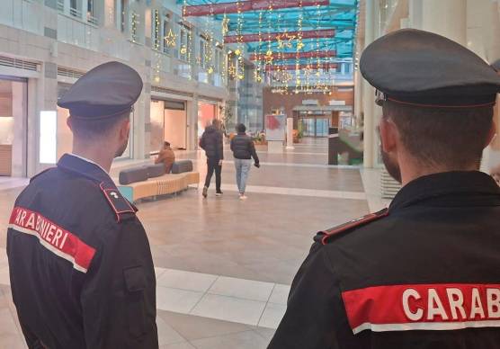 Savignano, al supermercato riempie lo zaino di supercolici per oltre 500 euro e scappa: 19enne arrestato