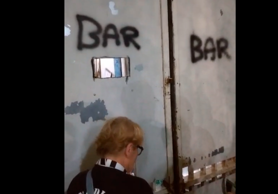 “Ordini da sotto, ritiri da sopra”: il bar del settore ospiti di Juve Stabia-Cesena VIDEO