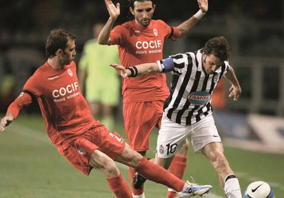 Alex Del Piero contro Roberto Vitiello e Dario Baccin durante Juventus-Rimini 0-0 del 17 aprile 2007