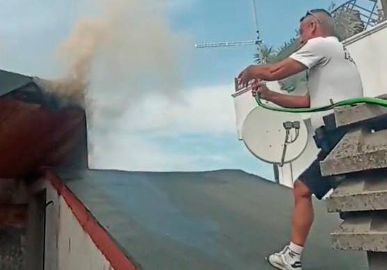 Riccione, incendio nel tetto del condominio: decisivo l’intervento di 4 agenti di Polizia locale VIDEO GALLERY