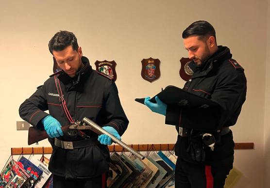 Forlì. Fucile con le canne mozzate nascosto nel sottotetto: denunciato