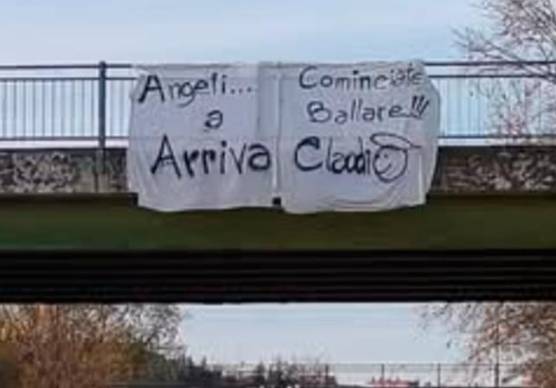Ravenna, “Angeli cominciate a ballare”: lo striscione dedicato a Dj Mozart