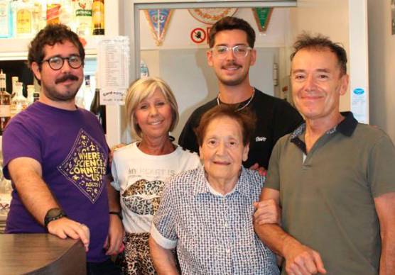 Annunziata Boschetti con il figlio Paolo, la nuora Daniela e i nipoti Luca e Andrea