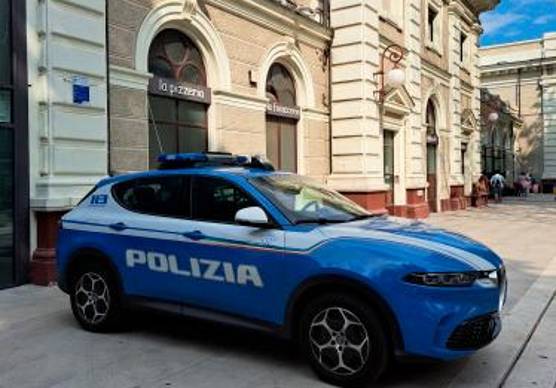 Rimini, disperato per lo sfratto, voleva gettarsi sotto il treno: salvato dalla Polizia