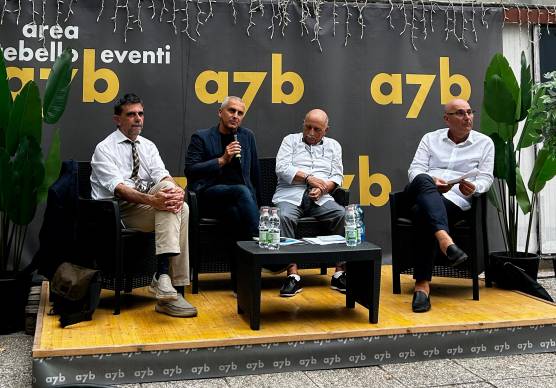 Il sindaco Sadegholvaad con Montanari e Santinato durante l’incontro all’area eventi Settebello