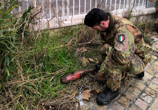 Rimini, un vecchio ordigno inglese senza esplosivo ha mandato in tilt la circolazione ferroviaria