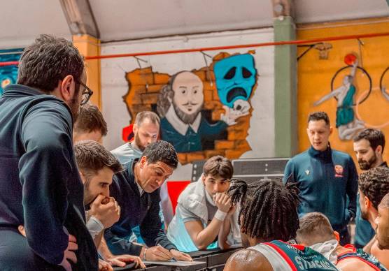 Un time-out del tecnico biancorosso Antimo Martino